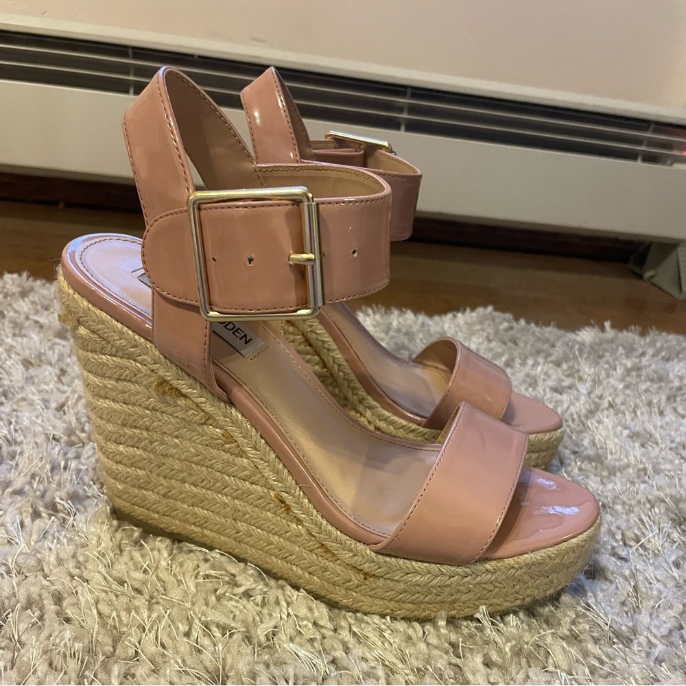 Steve Madden Tan Wedges
